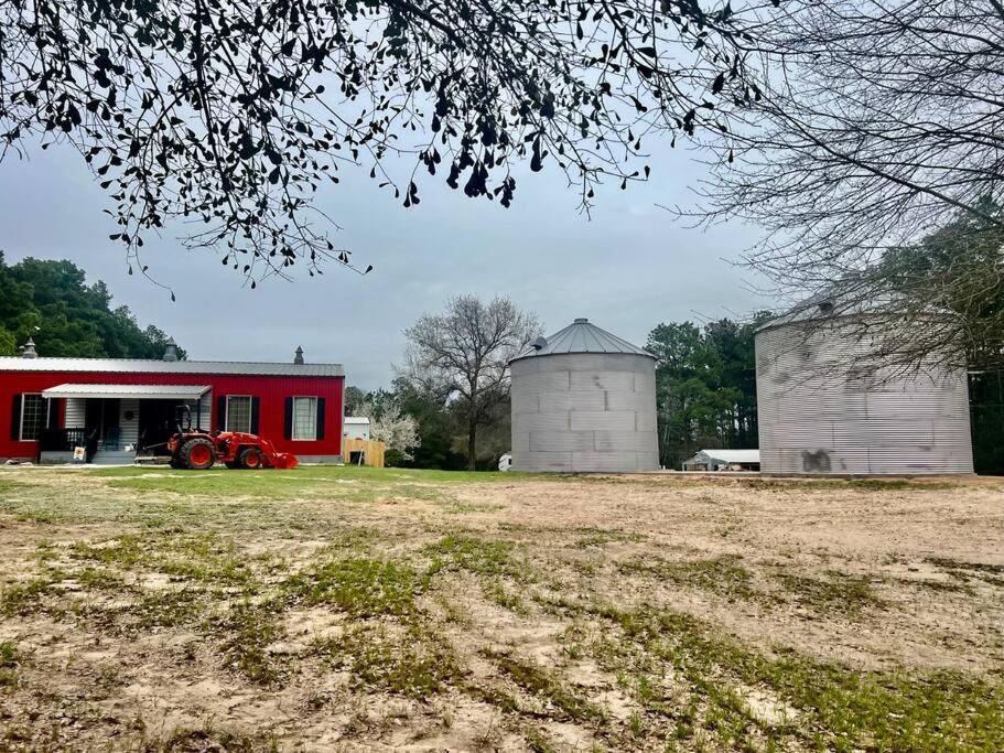 Hot Tub, Fire Ring And A Large Family Kitchen! Villa Navasota Exterior photo